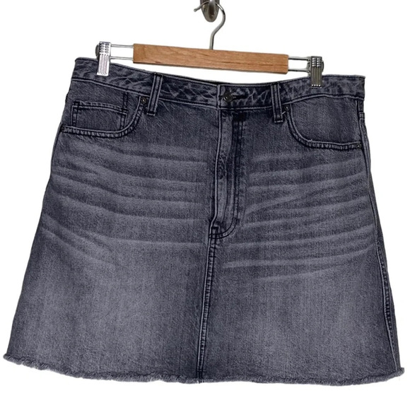 Abercrombie & Fitch Washed Black Raw Hem Denim Jean Mini Skirt Size 32 - Picture 2 of 8